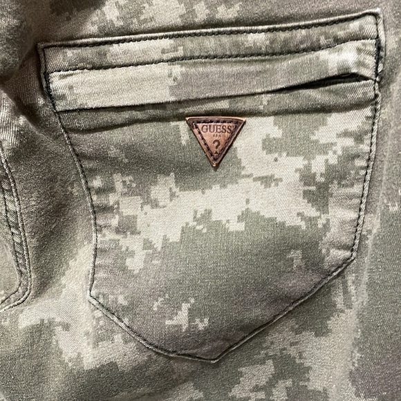 GUESS camo jeans - Picture 7 of 9
